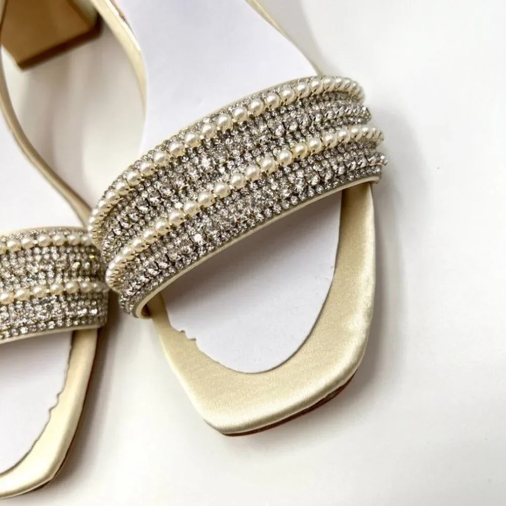 Badgley Mischka Size 9.5 Kameryn Ivory‎ Satin Jeweled Dress Sandals Heels Shoes